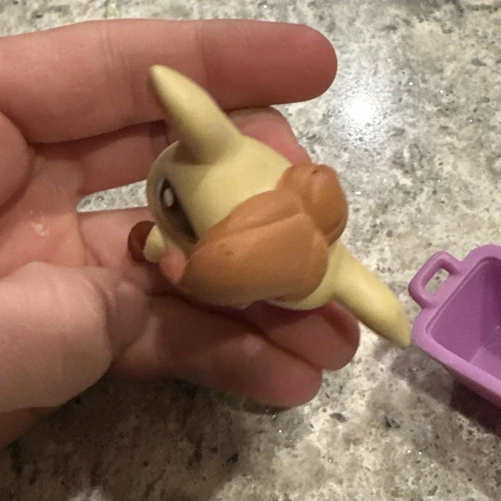 Authentic Littlest Pet Shop #970 Brown Beige Cow W/ Purple Bowl Toy Vintage Y2K